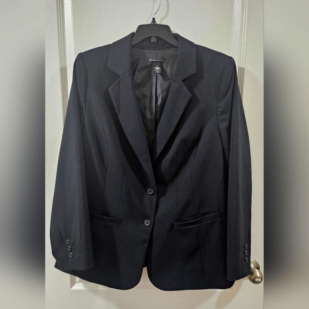 Pre-loved Excellent Condition Classic Black Blazer Double Button Pockets Lined